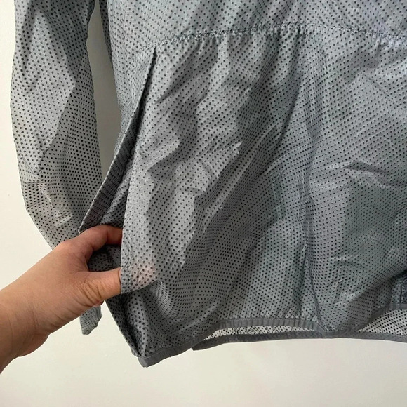 Nike Golf Shield Hyperadapt Lightweight Gray 1/2 Zip Jacket - Picture 3 of 6